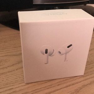 Apple AirPods Pro- slightly used